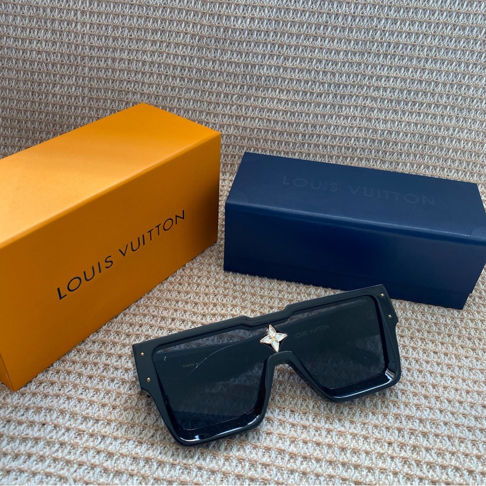 Louis Vuitton Black Sunglasses😎😎😎